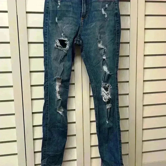 Hollister Curvy High Rise Super Skinny Jeans - Size 25”x28” - Picture 3 of 5